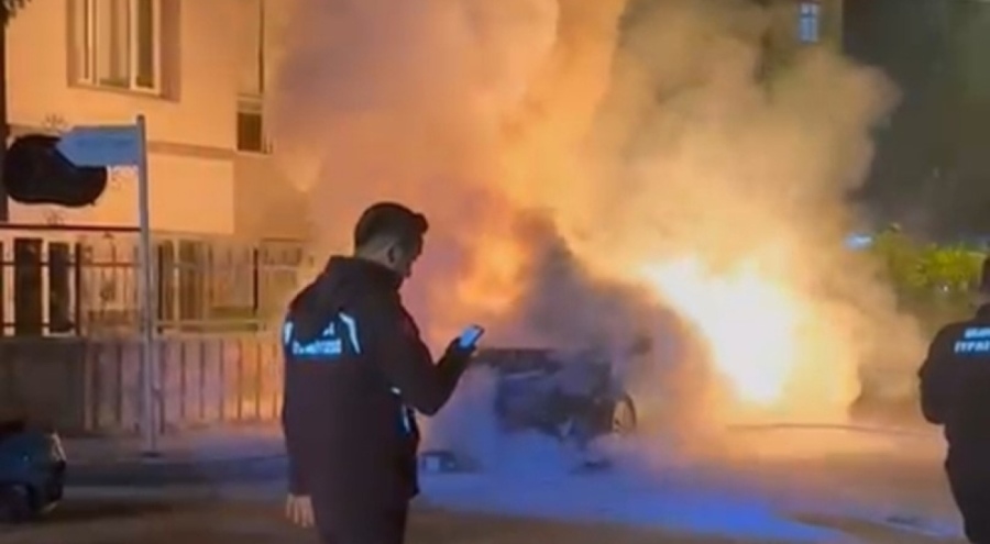 Bursa'da seyir halindeki otomobil alev topuna döndü!