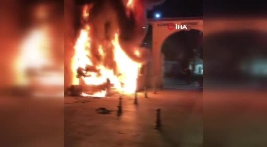 İstanbul'da güvenlik kulübesi alev alev yandı