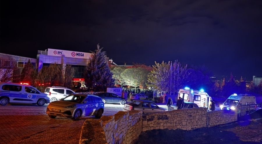 Fabrikada çıkan yangında 16 işçi dumandan etkilendi