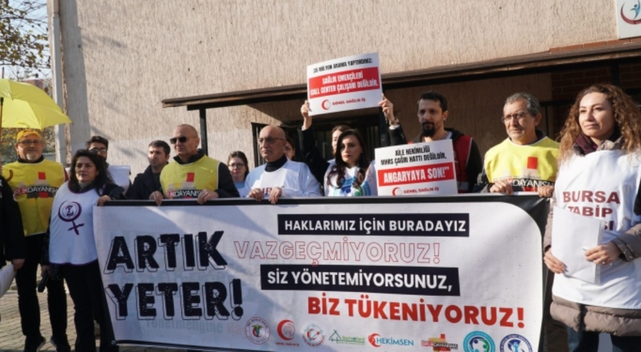 Bursa'da sağlık emekçileri hakları için bir araya geldi: Siz yönetemiyorsunuz, biz tükeniyoruz!