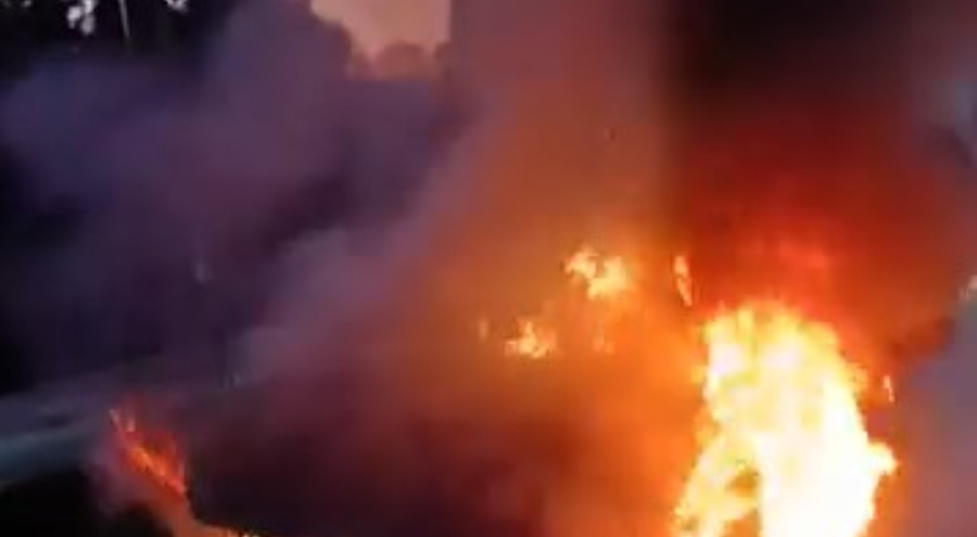 Bursa'da hareket halindeki otomobil alev aldı