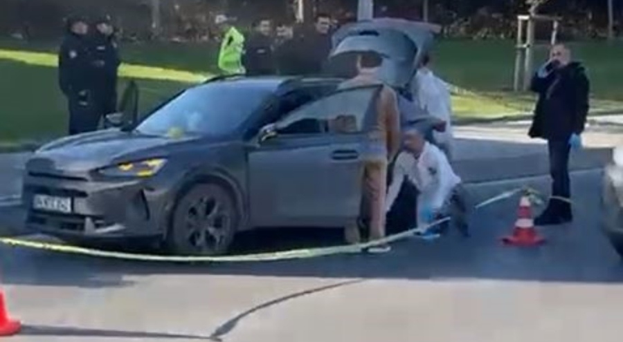 İstanbul'da seyir halindeki otomobile silahlı saldırı!