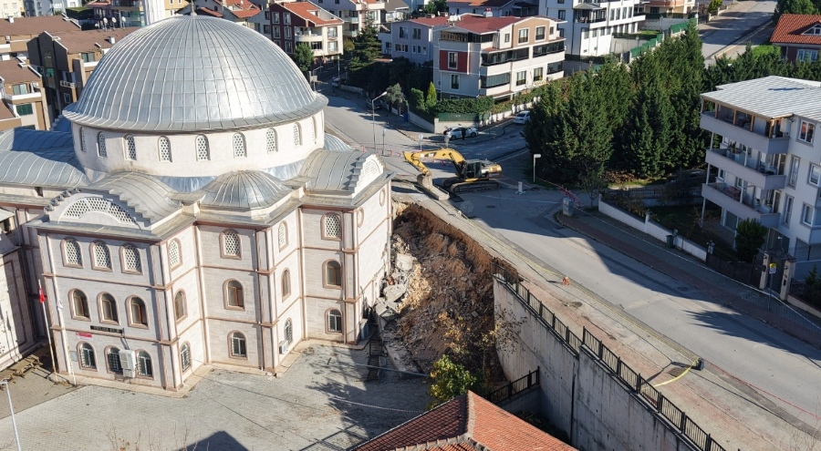Bursa'da yolun kaydığını fark eden yaşlı kadın 31 öğrencinin hayatını kurtardı
