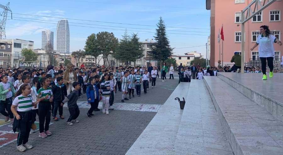 Bursa'daki okullarda 'Spor Günü' coşkusu hız kesmeden devam ediyor