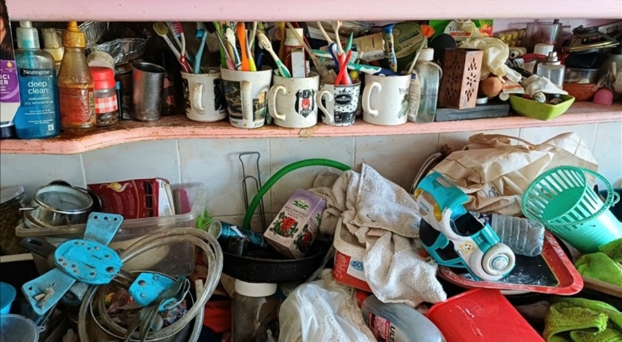 Karabük'te bir evden 10 kamyon çöp çıkarıldı