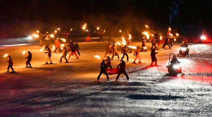 Sarıkamış Kayak Merkezi kayak gösterisiyle sezonu açtı