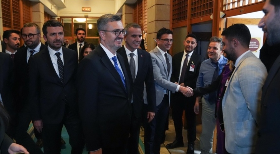 İletişim Başkanı Duran'dan parlamento muhabirlerine ziyaret