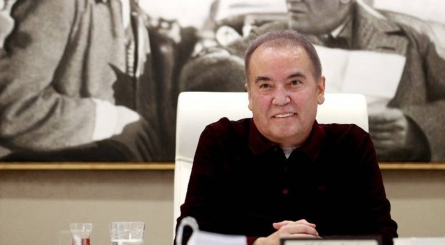 Muhittin Böcek hastaneye kaldırıldı