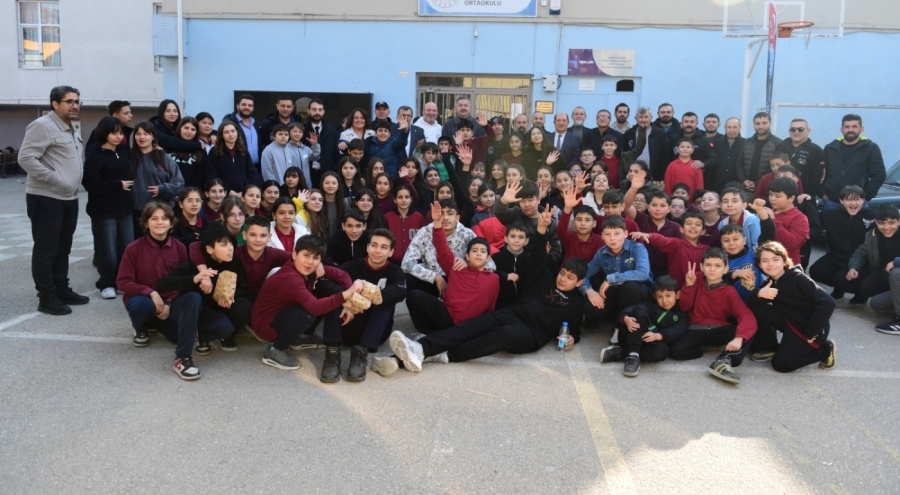 Osmangazi Belediye Başkanı Erkan Aydın'ın ismi, okuldaki bir sınıfa verildi