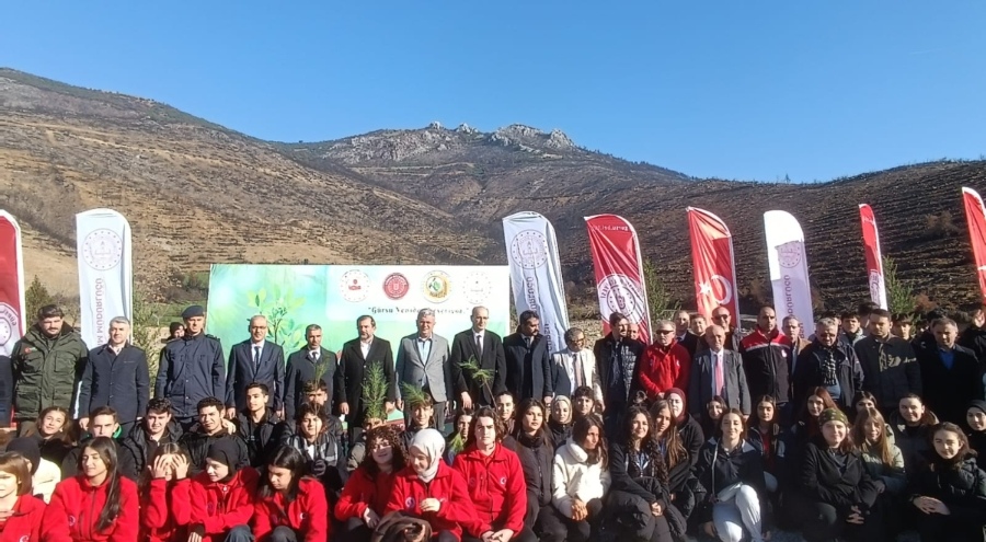 Bursa'da "Gürsu Yeniden Yeşeriyor" projesiyle fidanlar toprakla buluştu