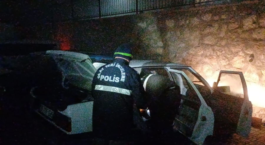 Park halindeki otomobil kurşunlandı