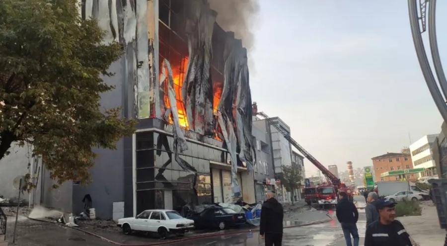 Kocaeli'de kozmetik fabrikasında çıkan yangında kan donduran kaçış planı!