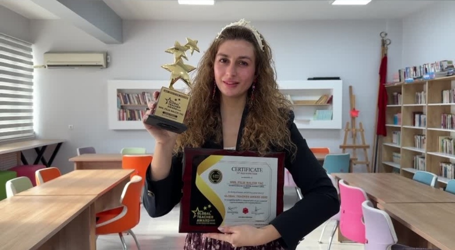 Bursa'da İngilizce dersini projelerle anlatan öğretmene çifte uluslararası ödül
