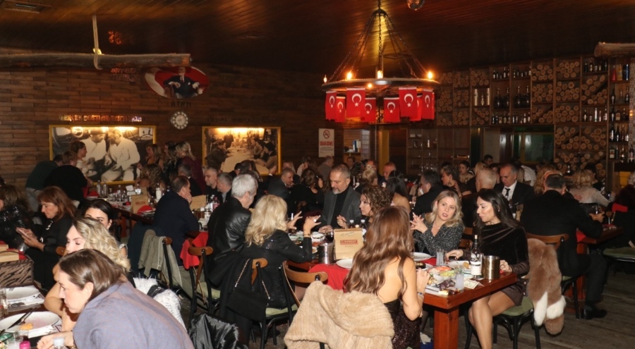 Bursa BUSADER üyeleri  yılbaşı yemeğinde buluştu