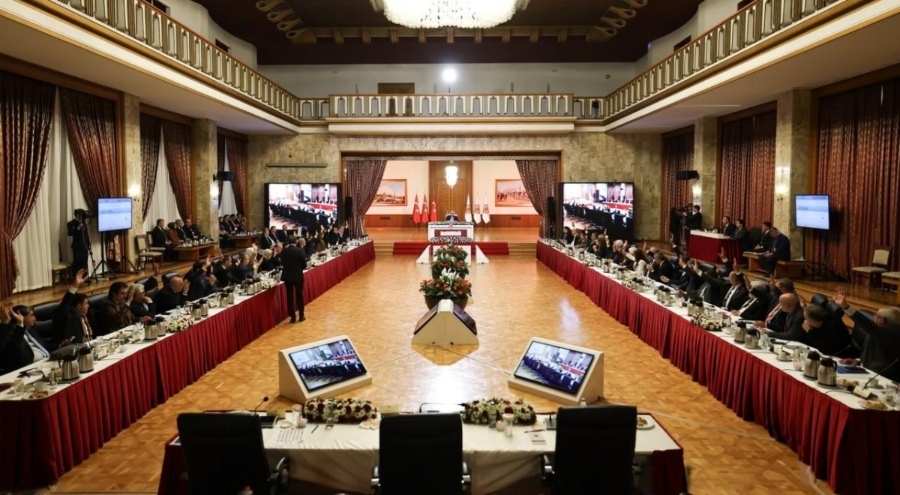 AK Parti komisyon raporunu Meclis'e sundu