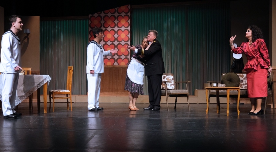 Bursa Devlet Tiyatrosu "Süt Kardeşler" oyununun prömiyerini yaptı