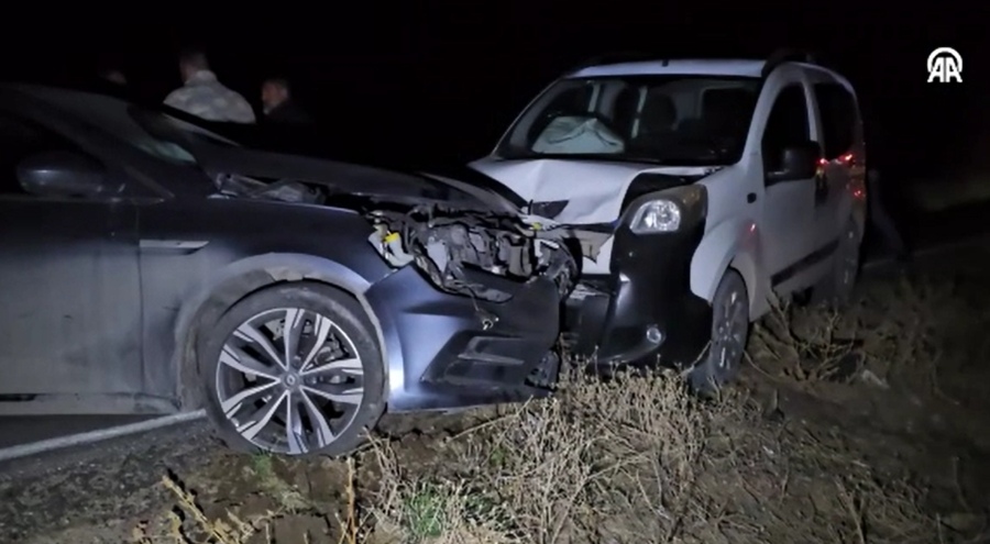 Konya'da iki aracın çarpıştığı kazada 8 kişi yaralandı