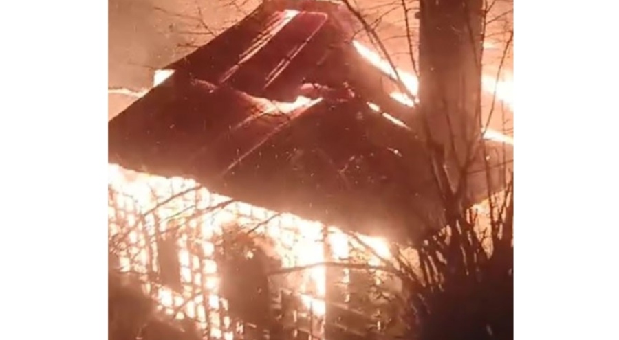 İki katlı ahşap evde yangın