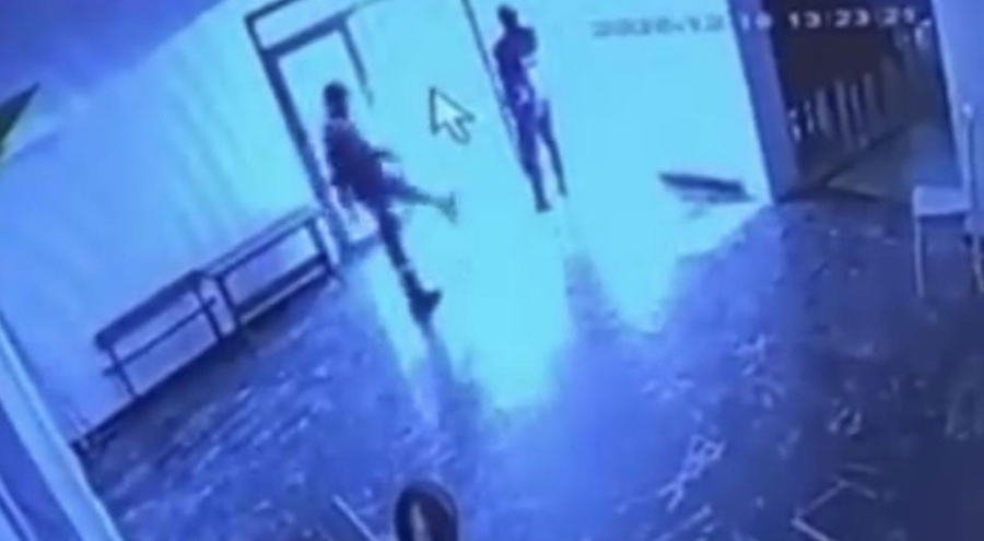 Kediye tekme attı, o anlar kameraya anbean yansıdı