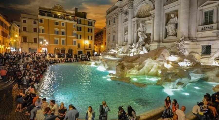 Roma'nın tarihi Trevi Çeşmesi turistlere ücretli olacak