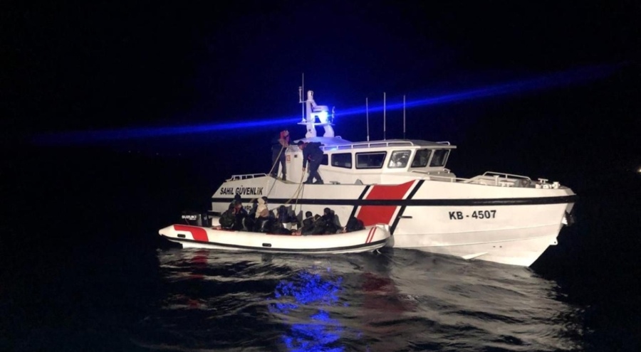 İzmir'de 99 düzensiz göçmen yakalandı