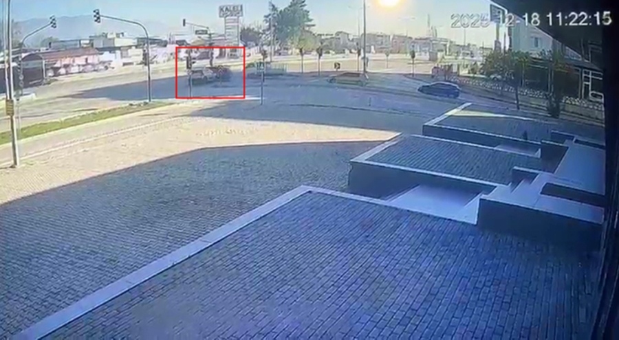 Bursa'da kırmızı ışık ihlali kaza getirdi!