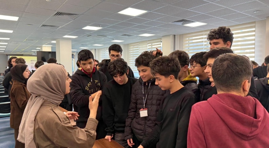 Bursa'da Meslek Lisesinde Dünya Seninle Konuşuyor etkinliği