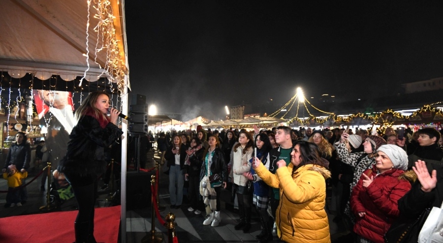 Osmangazi Yeni Yıl Festivali'nde şarkılar Bursalıların içini ısıttı