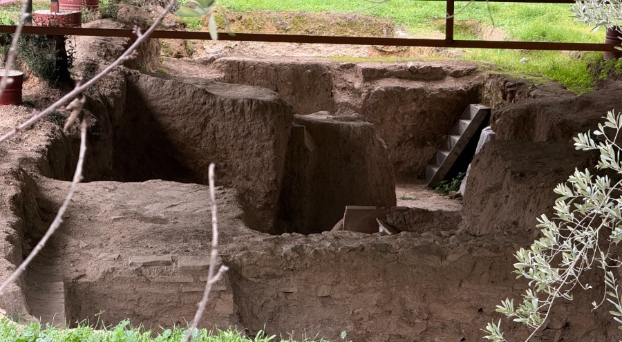 Bursa'da "Çoban İsa" figürünün keşfedildiği lahit tarlası gece gündüz korunuyor