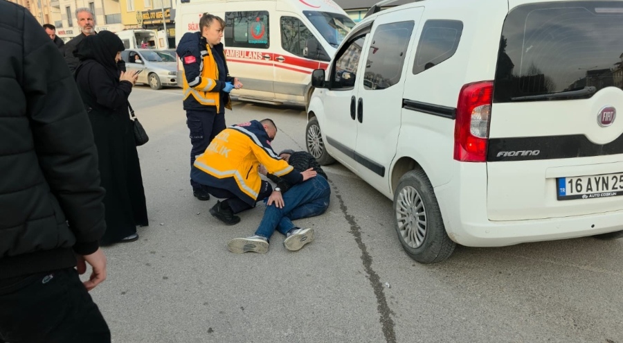 Bursa'da hafif ticari araç ile motosiklet çarpıştı! Yaralı var...