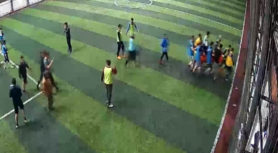 47 yaşındaki şahıs halı sahada kalp krizi geçirip öldü