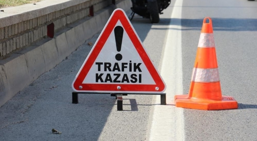 Sakarya'da motosiklet panelvanla çarpıştı: 17 yaşındaki genç yaşamını yitirdi