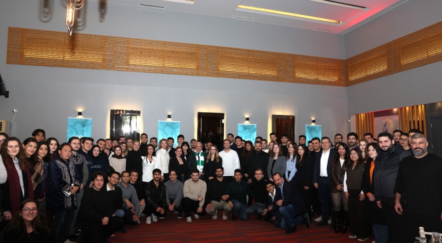 Nilüfer Belediye Başkanı Şadi Özdemir, gençlerle bir araya geldi