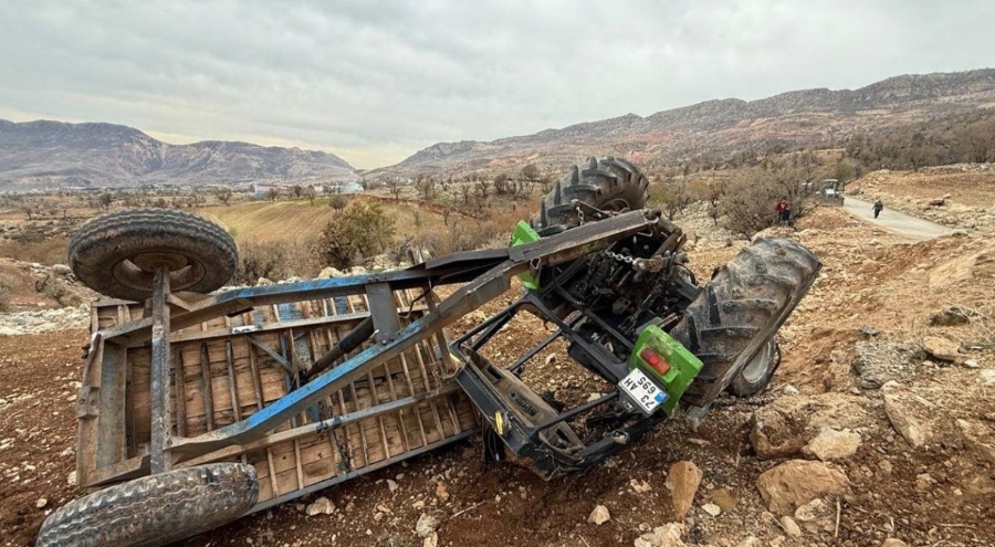 Traktör devrildi: Çok sayıda işçi yaralandı