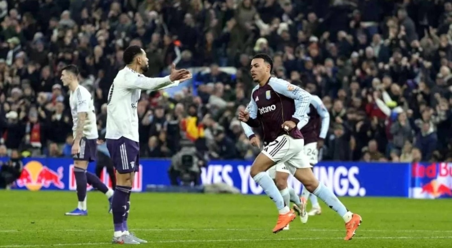 Aston Villa, Kırmızı Şeytanlar'ı 2 golle yendi