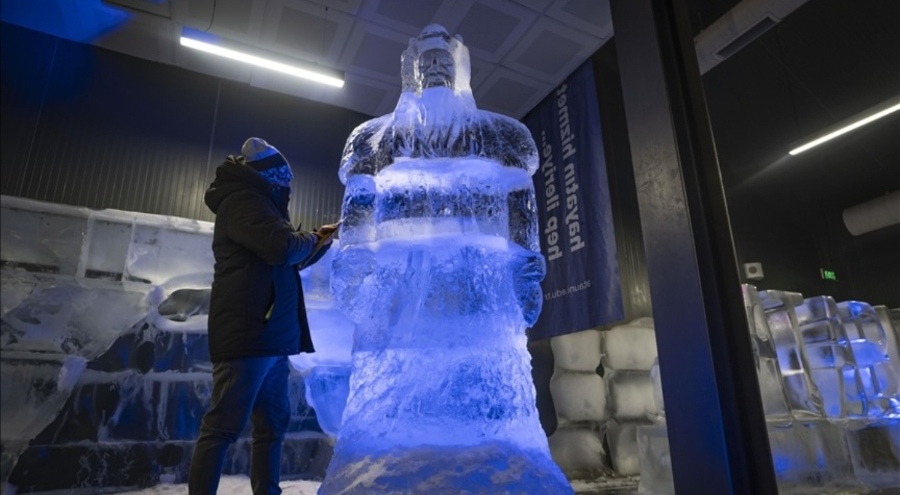 Türk mitolojisinin simgeleri buzda hayat buldu