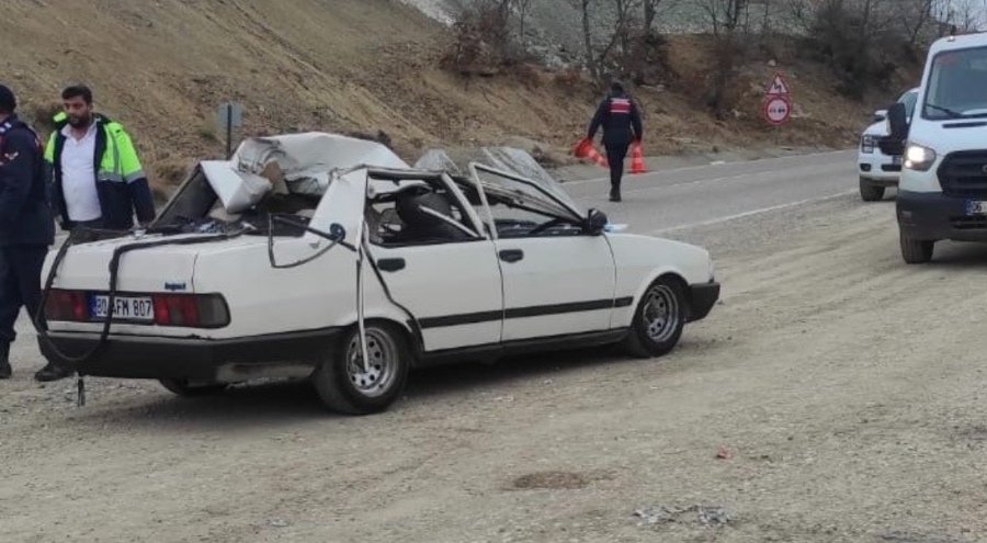 Adıyaman'da otomobildeki 5 kişi ölümden döndü: 2 yaralı