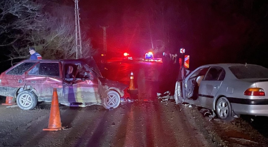 Bolu'da iki otomobilin çarpıştığı kazada 6 kişi yaralandı
