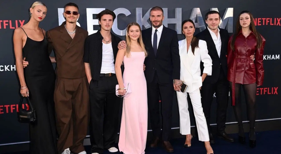 Brooklyn Beckham, anne ve babasını engelledi!