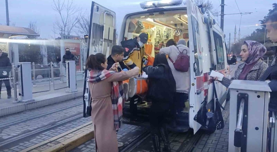 Liselilerin kavgası kanlı bitti: 1 yaralı