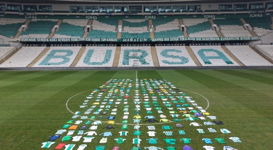 Bursaspor sahasında görsel şölen: 308 imzalı forma ile dev koreografi
