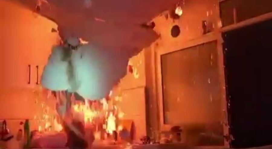 Bursa'daki yangında tavan çöktü, itfaiye ekipleri ölümden döndü