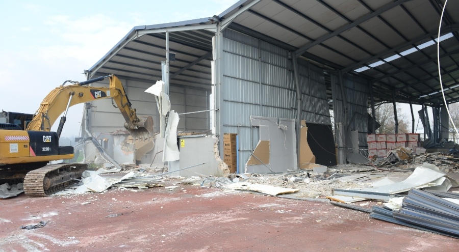 Bursa Nilüfer'de 2 kaçak yapı yıkıldı