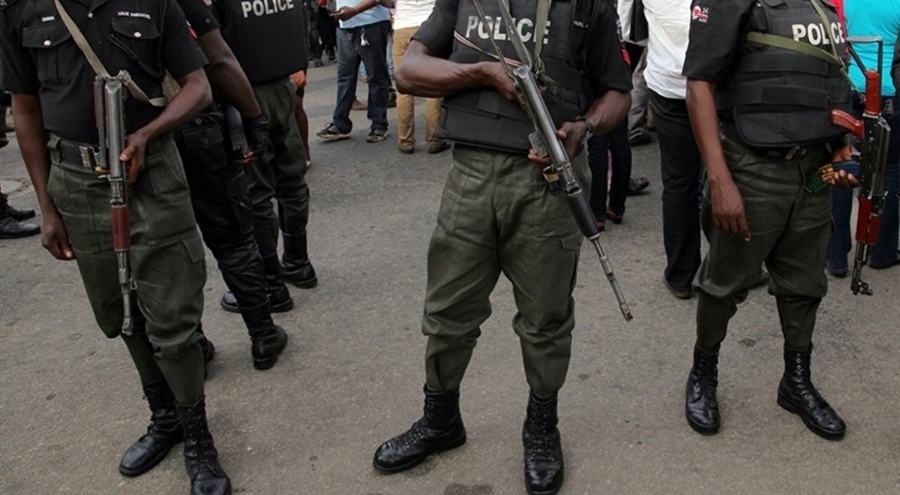 Yolcu otobüsüne silahlı baskın; 28 kişi kaçırıldı
