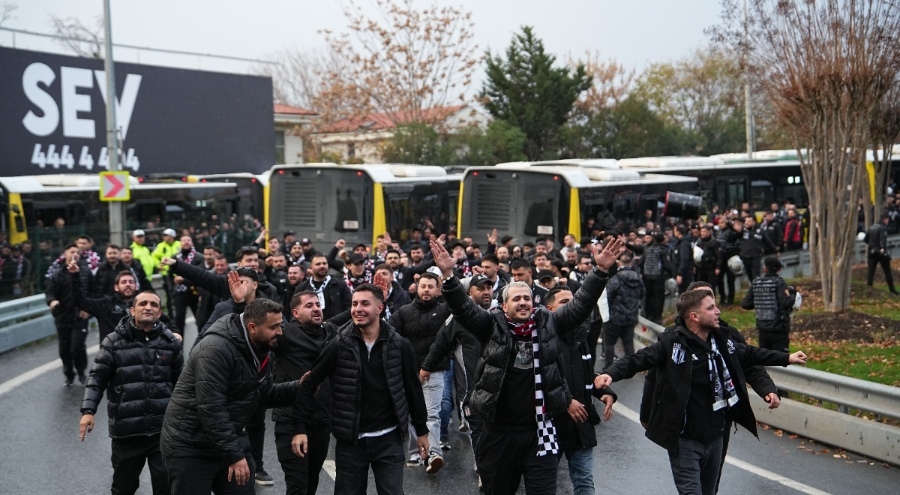 Beşiktaşlı taraftarlar Kadıköy'de