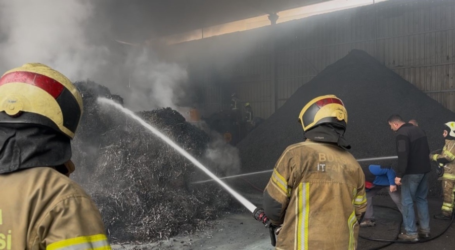 Bursa'da metal geri dönüşüm fabrikasında yangın!