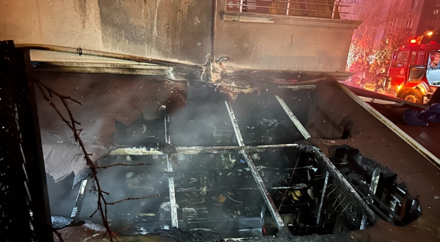 İstanbul Ümraniye'de dükkan alevlere teslim oldu