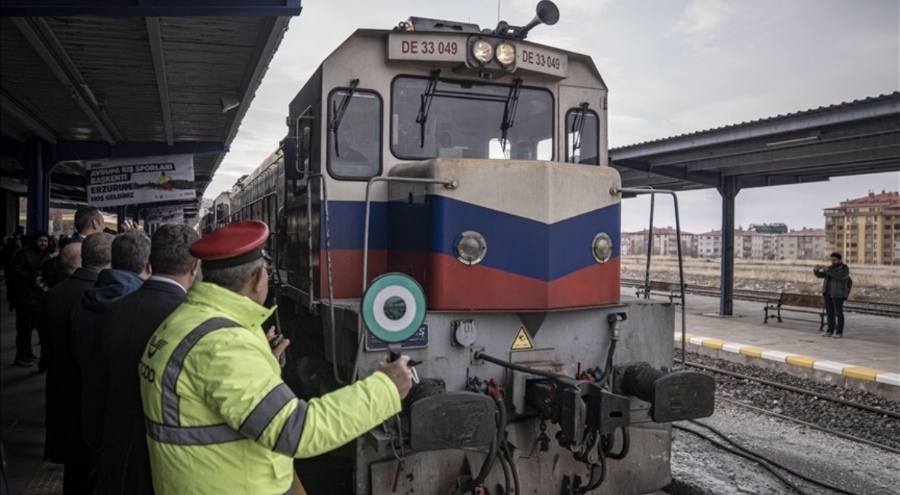Turistik Doğu Ekspresi yeni sezonun ilk seferinde Erzurum'a ulaştı