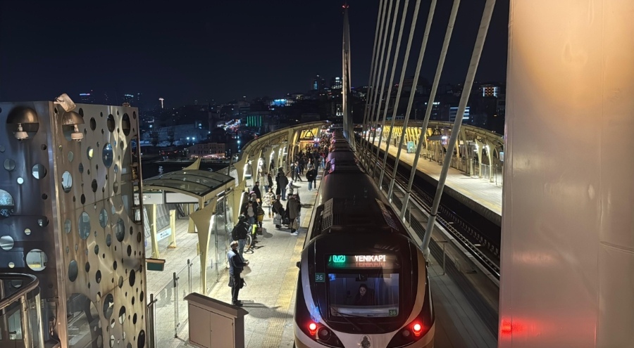 İstanbul'da metro arızası nedeniyle seferler aksadı