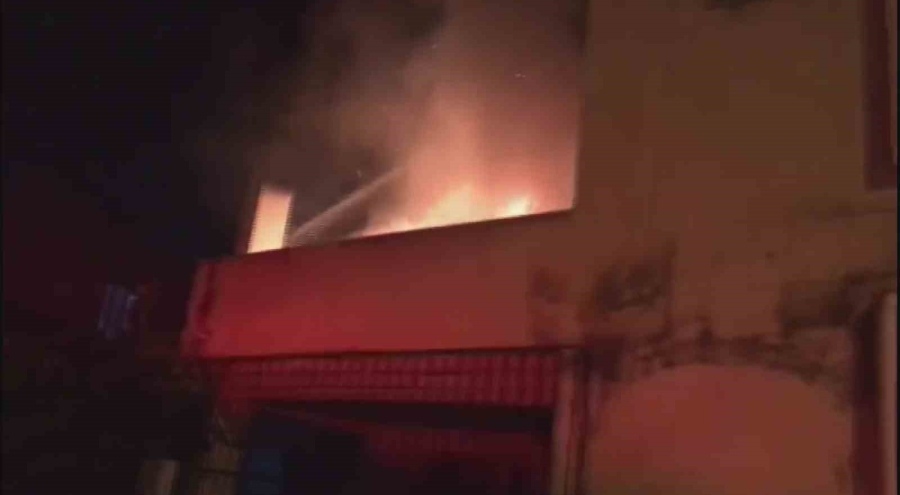 Hatay'da müstakil ev alev alev yandı